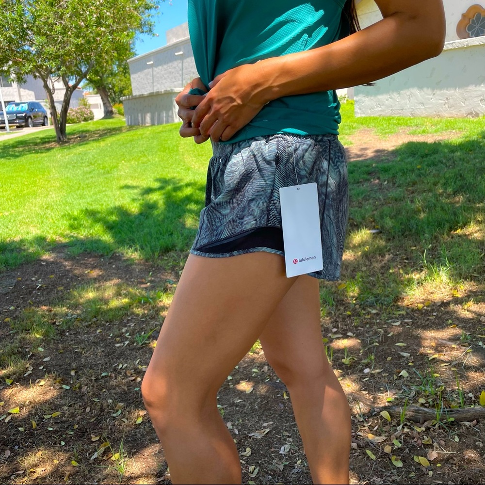 Lululemon Hotty Hot LR Short 2.5” Lined